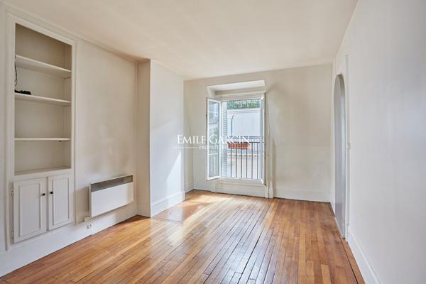 A VENDRE - Appartement Paris - 75009 - Folies Bergères - Square Montholon - 2 pièces - 1 chambre - 48 m²