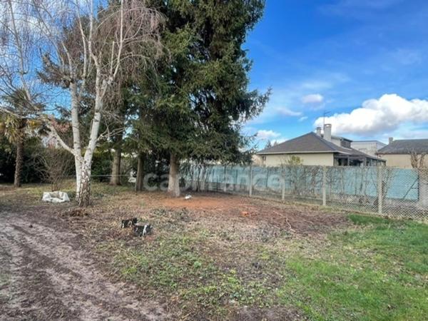 Terrain constructible de 450m2 à vendre OSNY (95)