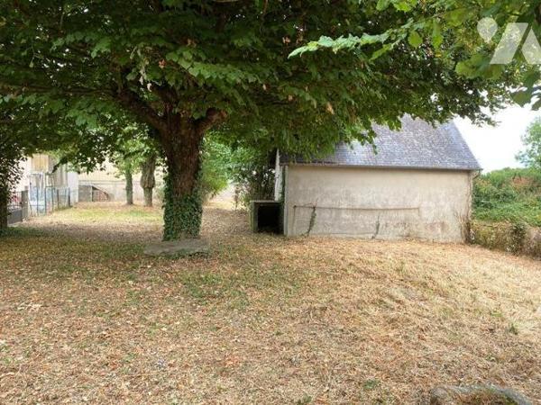 RÂNES, proche commerces, maison à restaurer 