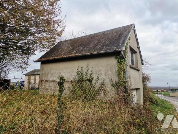 RÂNES, proche commerces, maison à restaurer 