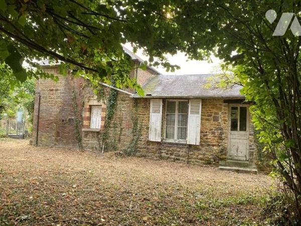 RÂNES, proche commerces, maison à restaurer 