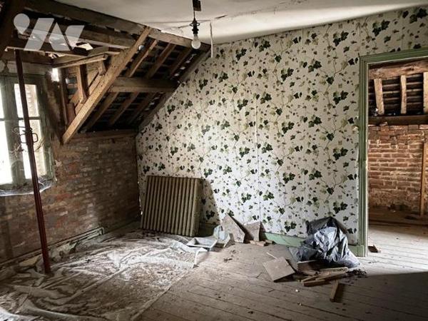 RÂNES, proche commerces, maison à restaurer 