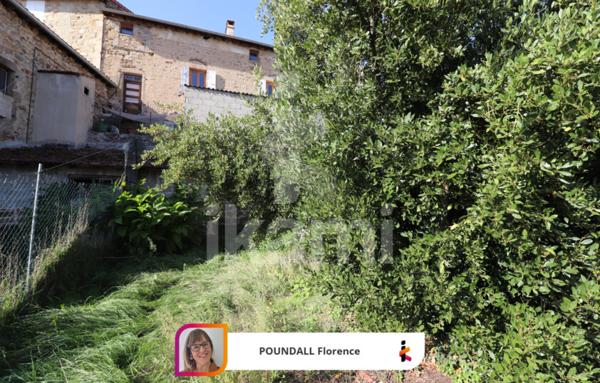 Coeur St Félicien maison avec jardinet terrasse caves et garage