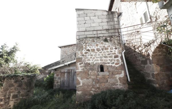 Coeur St Félicien maison avec jardinet terrasse caves et garage