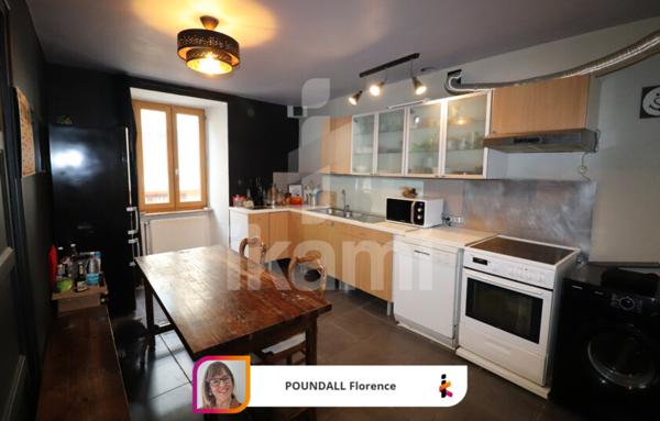 Coeur St Félicien maison avec jardinet terrasse caves et garage