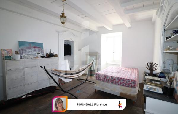 Coeur St Félicien maison avec jardinet terrasse caves et garage