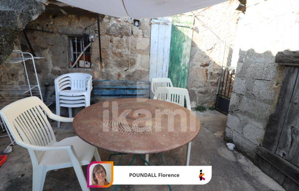 Coeur St Félicien maison avec jardinet terrasse caves et garage