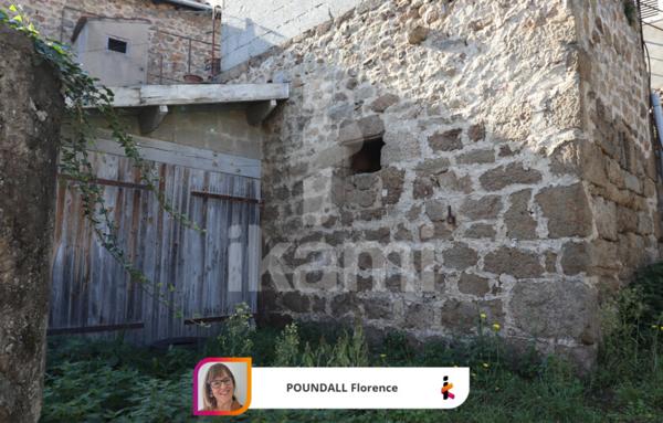 Coeur St Félicien maison avec jardinet terrasse caves et garage