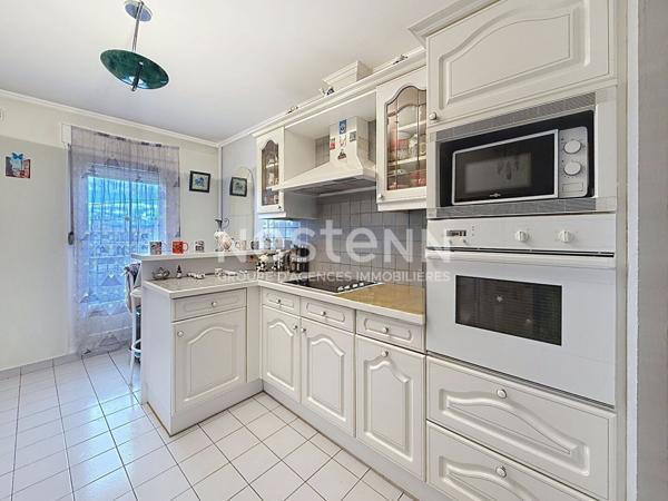 Appartement 3 Pièces en étage élevé avec balcons et parking - 69500 BRON