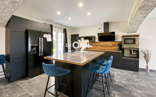 Maison à vendre    6 pièces • 166 m2 Saint-Victor