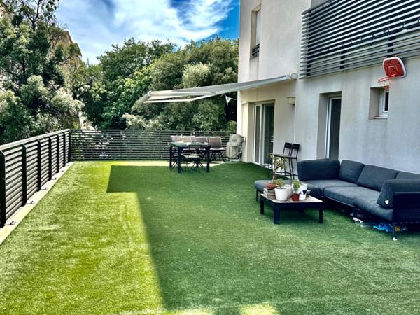 MARSEILLE 10EME, T4/5 de 100m2 avec Terrasse de 86m2, Double BOX Fermé et Place de Parking Privative.