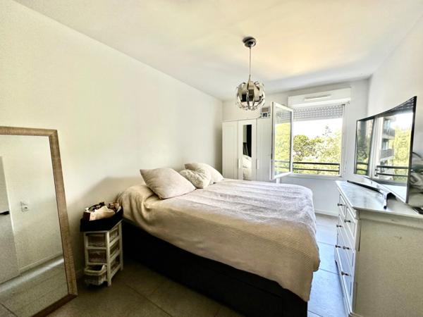 MARSEILLE 10EME, T4/5 de 100m2 avec Terrasse de 86m2, Double BOX Fermé et Place de Parking Privative.