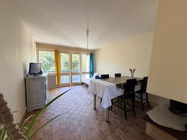SAUMUR CENTRE - Appartement 70 m² avec balcon-terrasse, garage et cave.