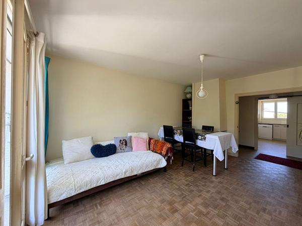 SAUMUR CENTRE - Appartement 70 m² avec balcon-terrasse, garage et cave.