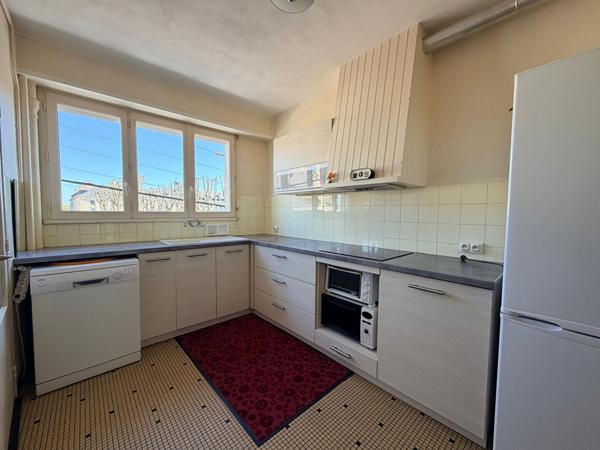 SAUMUR CENTRE - Appartement 70 m² avec balcon-terrasse, garage et cave.