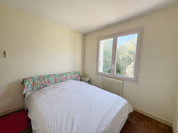 SAUMUR CENTRE - Appartement 70 m² avec balcon-terrasse, garage et cave.