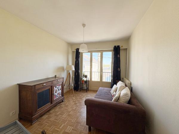 SAUMUR CENTRE - Appartement 70 m² avec balcon-terrasse, garage et cave.