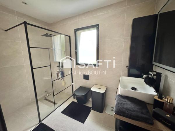 PAVILLON PLAIN PIED 4 CHAMBRES DONT UNE SUITE PARENTALE + GARAGE ET PISCINE  A JUSCORPS !