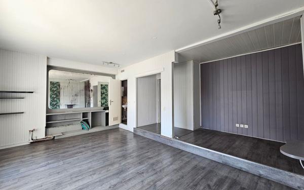 Immeuble à vendre    3 pièces • 170,89 m2 Mouguerre