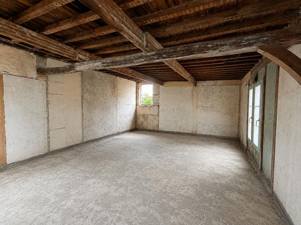 Vente
                Immeuble169 m² - 5 Pièces -
                    AMBOISE (37400)
