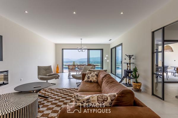 Villa contemporaine avec piscine et vue dégagée – Colline prisée d’Étoile-sur-Rhône