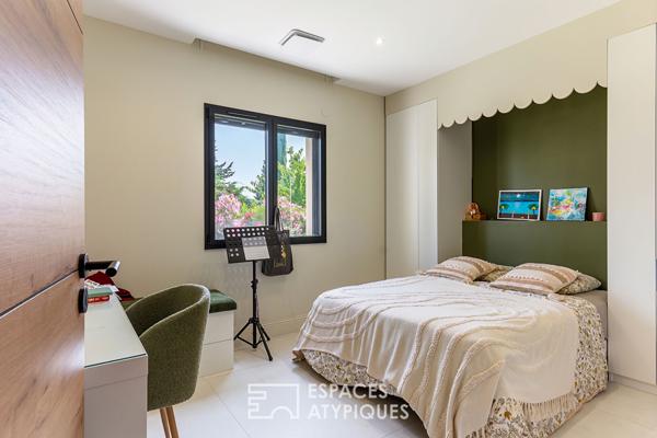 Villa contemporaine avec piscine et vue dégagée – Colline prisée d’Étoile-sur-Rhône