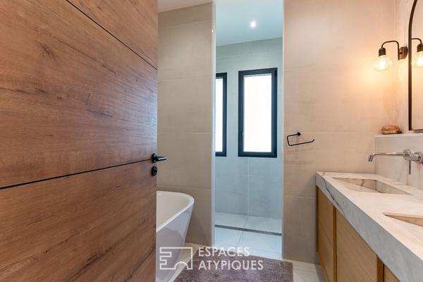 Villa contemporaine avec piscine et vue dégagée – Colline prisée d’Étoile-sur-Rhône