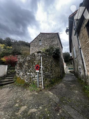 Maison sur les hauteurs au hameau Le Mazel avec terrain de 7300 m²