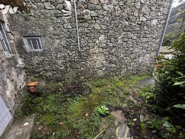 Maison sur les hauteurs au hameau Le Mazel avec terrain de 7300 m²