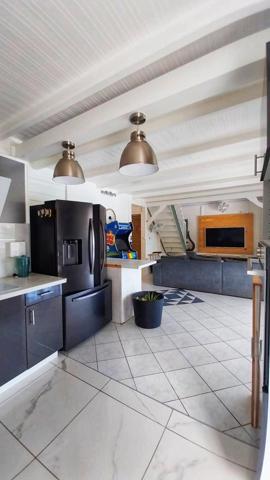 Vivez le rêve au Diamant : votre oasis de confort et de détente avec piscine vous attend.