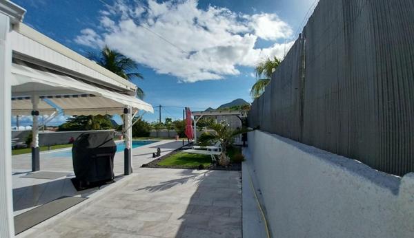 Vivez le rêve au Diamant : votre oasis de confort et de détente avec piscine vous attend.