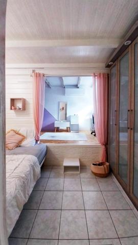 Vivez le rêve au Diamant : votre oasis de confort et de détente avec piscine vous attend.