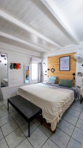 Vivez le rêve au Diamant : votre oasis de confort et de détente avec piscine vous attend.