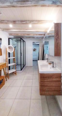 Vivez le rêve au Diamant : votre oasis de confort et de détente avec piscine vous attend.