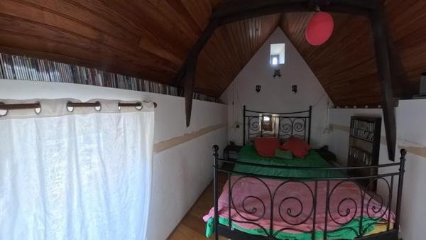 Idéalement située dans le calme d’un délicieux petit hameau, venez découvrir cette maison de vacances d’exception, à 3 mn d’une plage de sable fin, longue de 10 km.