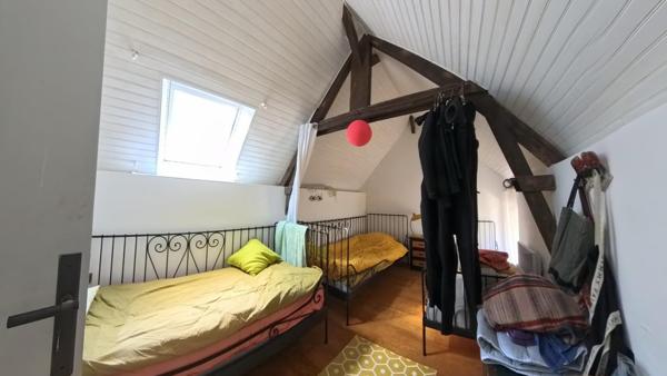 Idéalement située dans le calme d’un délicieux petit hameau, venez découvrir cette maison de vacances d’exception, à 3 mn d’une plage de sable fin, longue de 10 km.