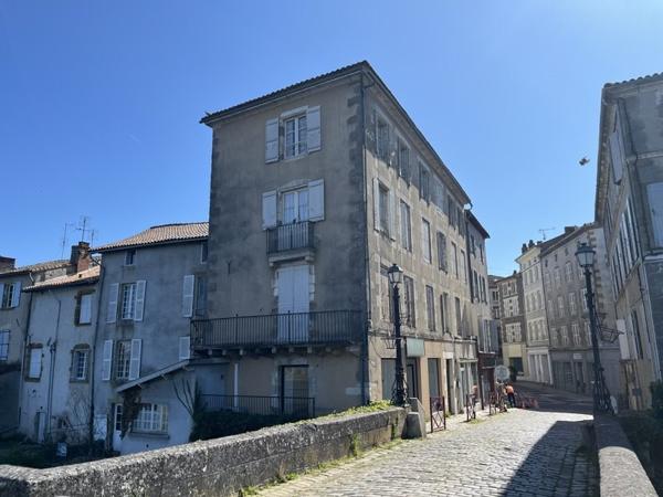 Immeuble à vendre |  Confolens |  362 m²