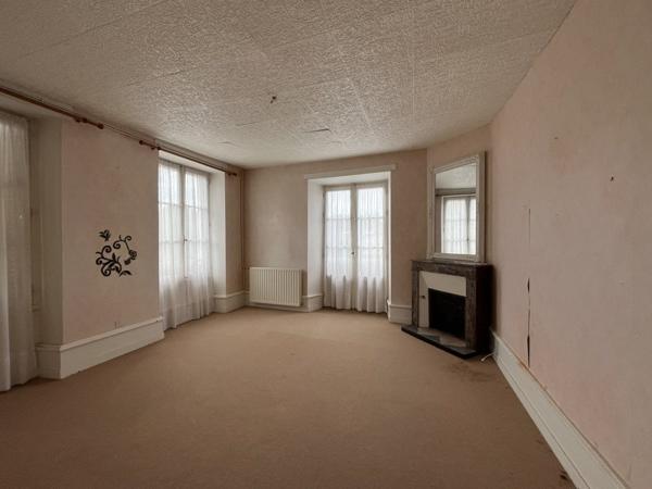 Immeuble à vendre |  Confolens |  362 m²