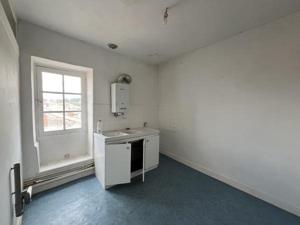 Immeuble à vendre |  Confolens |  362 m²