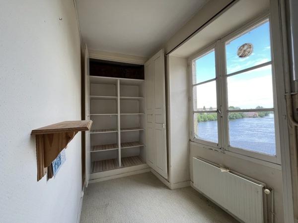 Immeuble à vendre |  Confolens |  362 m²