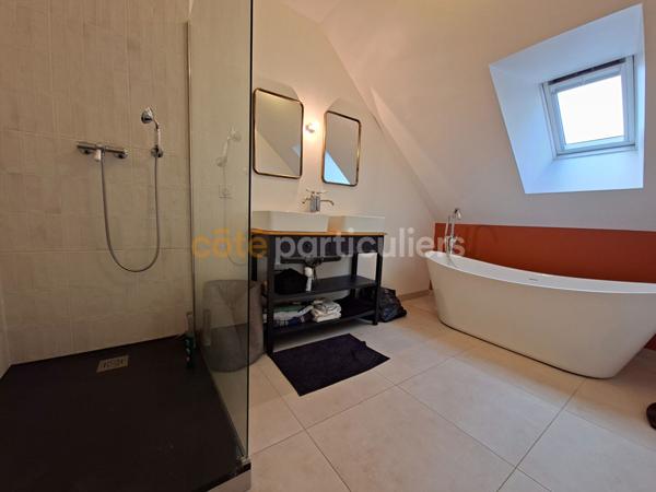 Vente
                Maison146,6 m² - 5 Pièces -
                    SAINT MALO (35400)