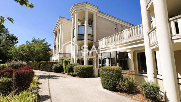 Studio lumineux avec terrasse Villa Médicis Victor Hugo.