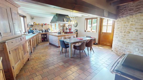 Propriété spacieuse sur grand terrain à Brenod