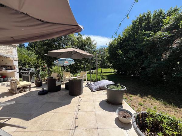 Propriété spacieuse sur grand terrain à Brenod