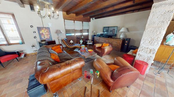 Propriété spacieuse sur grand terrain à Brenod