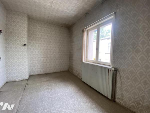 A VENDRE A SIN LE NOBLE : MAISON DE VILLE A RENOVER 2CH GARAGE COUR BATIE SUR 125M²