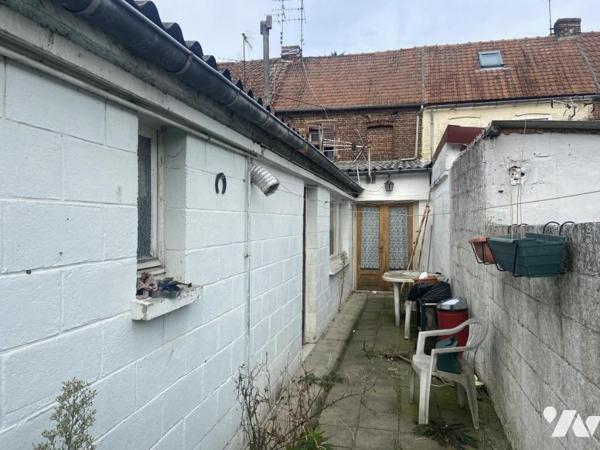 A VENDRE A SIN LE NOBLE : MAISON DE VILLE A RENOVER 2CH GARAGE COUR BATIE SUR 125M²