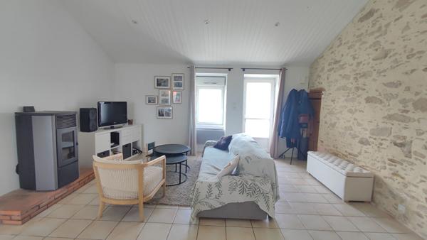 Maison de bourg rénovée avec charme, confort et beaux volumes à Aizenay