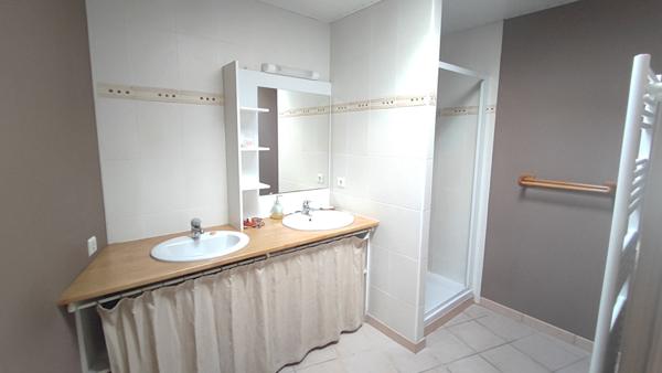 Maison de bourg rénovée avec charme, confort et beaux volumes à Aizenay