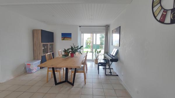Maison de bourg rénovée avec charme, confort et beaux volumes à Aizenay